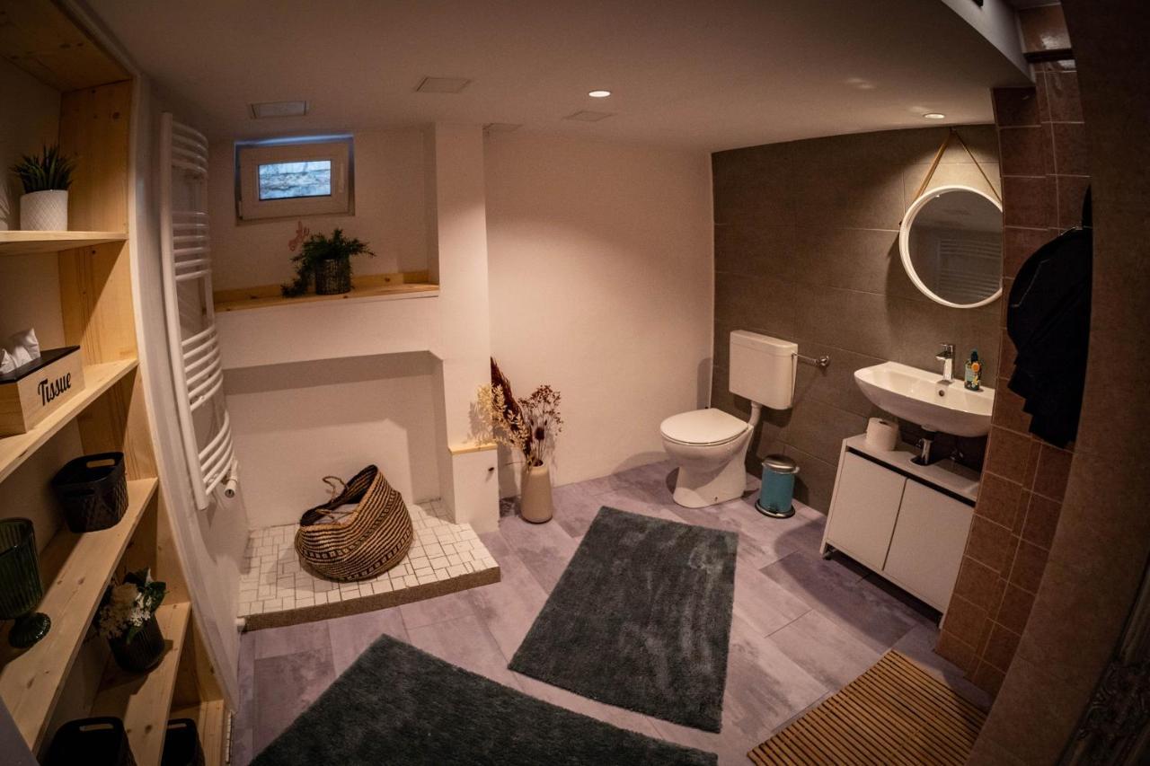 Gemuetliche 2-Zimmer Souterrain Wohnung Düsseldorf Exteriér fotografie
